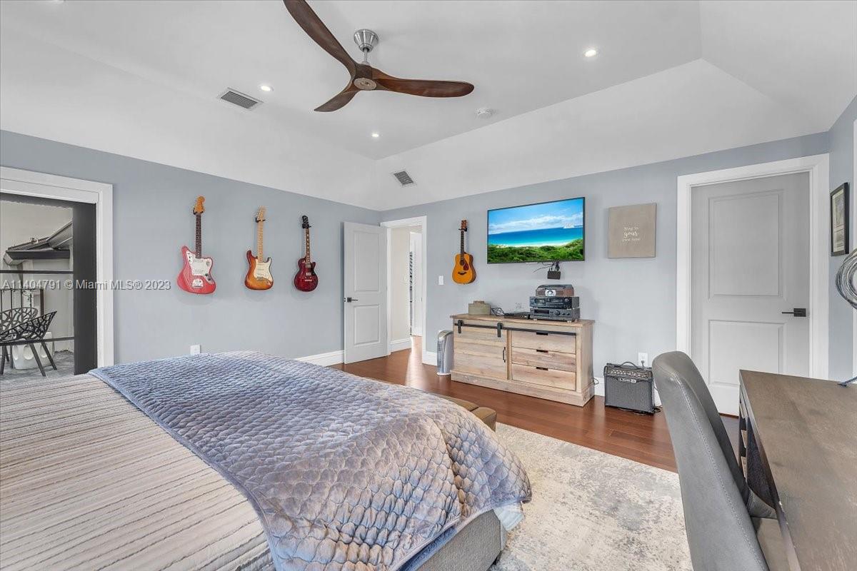 HOLLYWOOD - Residential