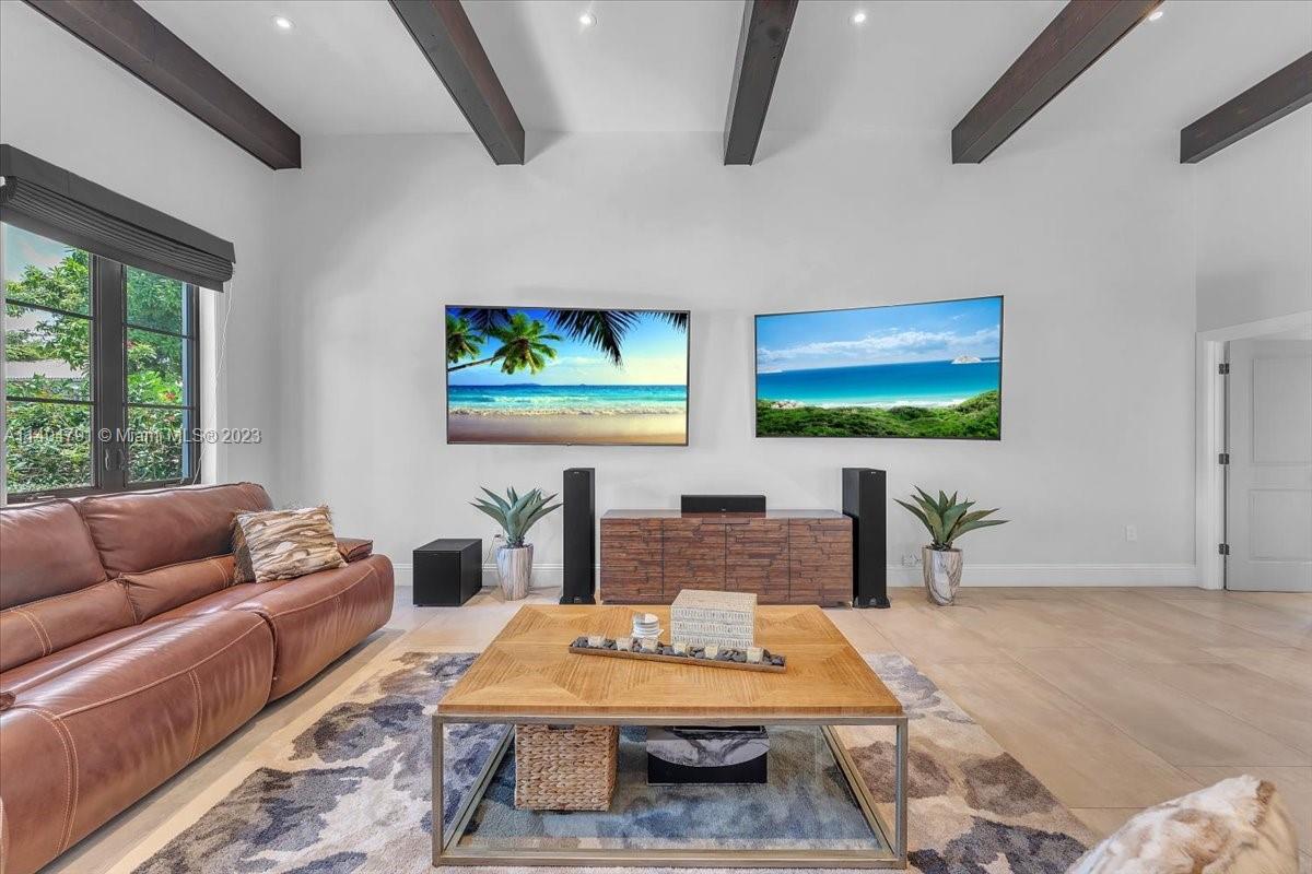 HOLLYWOOD - Residential