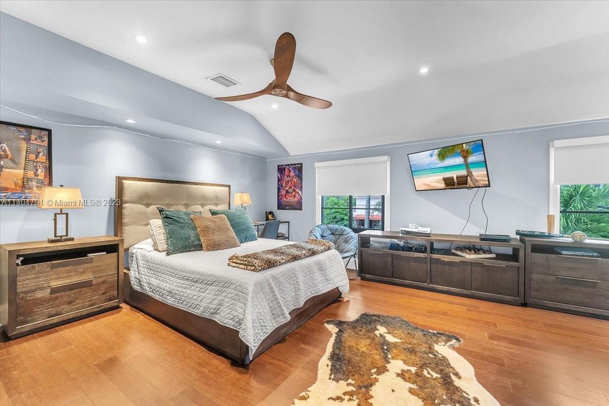 HOLLYWOOD - Residential