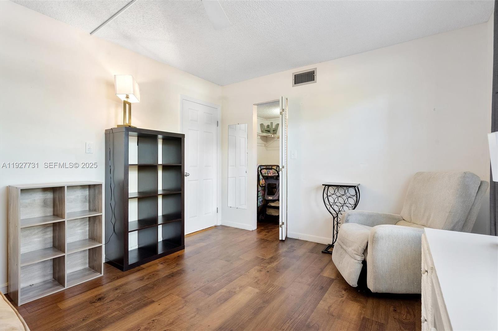 MEADOWBROOK LAKES CONDO - Residential