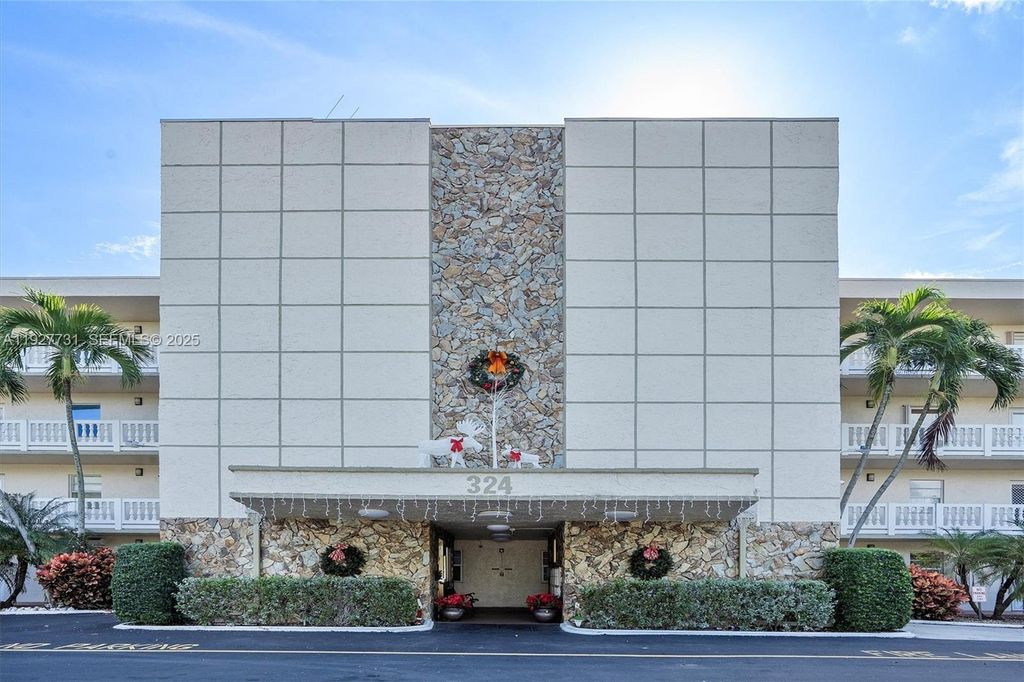 Photo of 324 SE 10th St #203, Dania Beach, FL 33004 (MLS # A11927731)