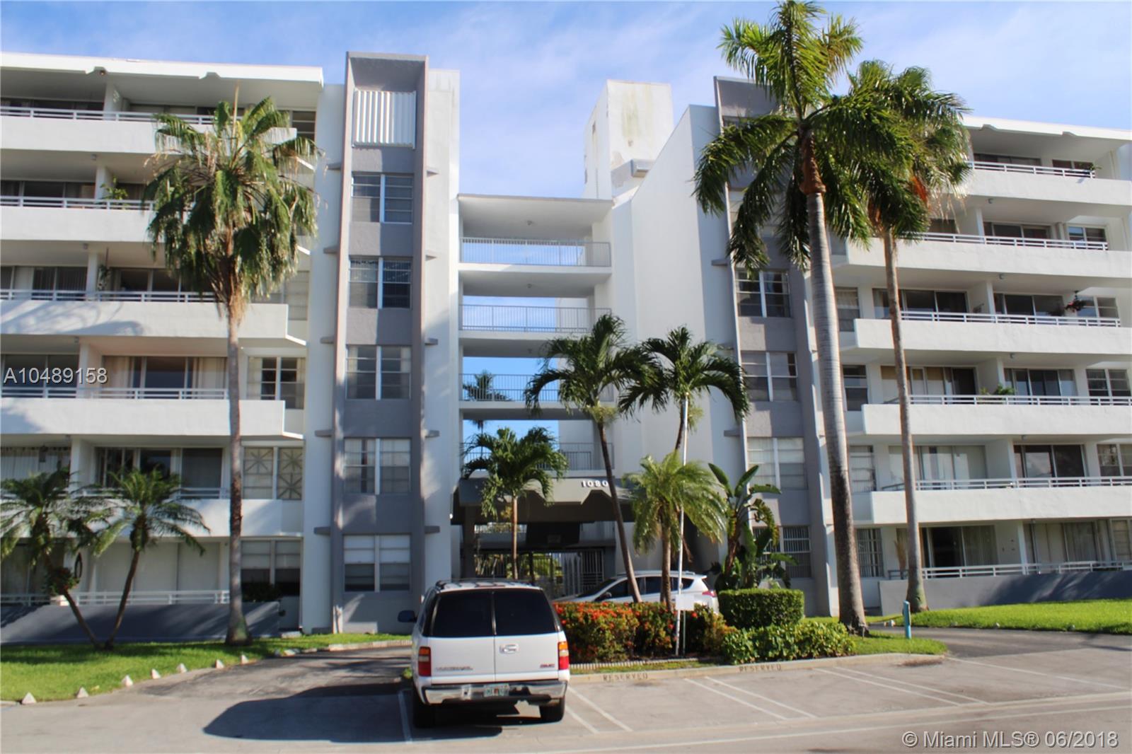 Great unit in The Vintage Condominium located in Bay Harbor Islands! Unit includes 1 bedroom, 1-1/2 bathroom. Close to shopping, South Beach, major highways, supermarkets and dining/entertainment establishments.