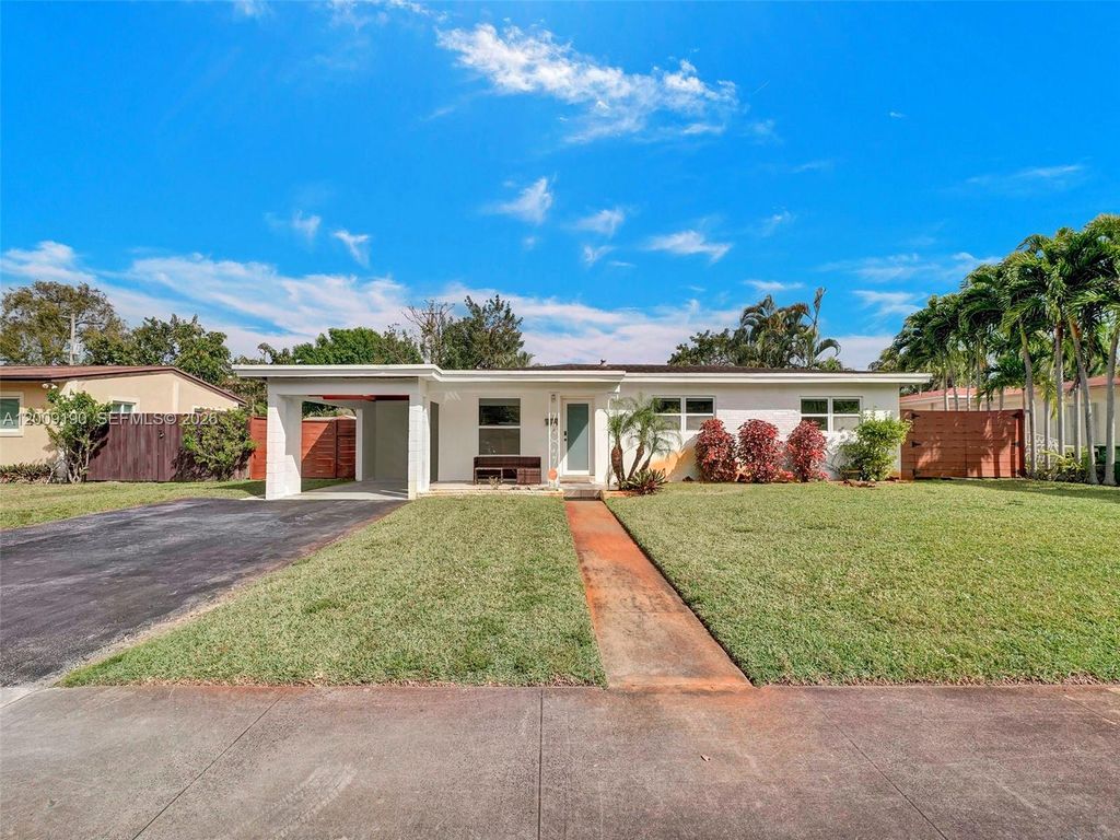 Photo of 2461 SW 16th Ct, Fort Lauderdale, FL 33312 (MLS # A12009190)