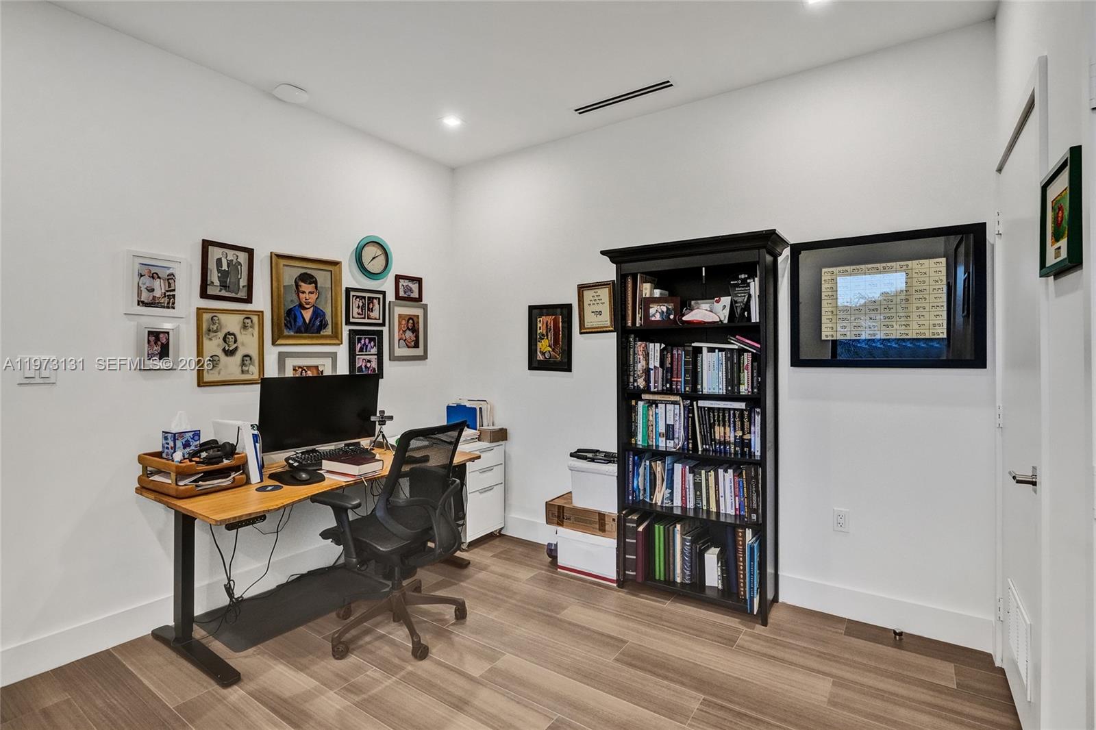 PRESIDENTIAL ESTATES REPL - Residential