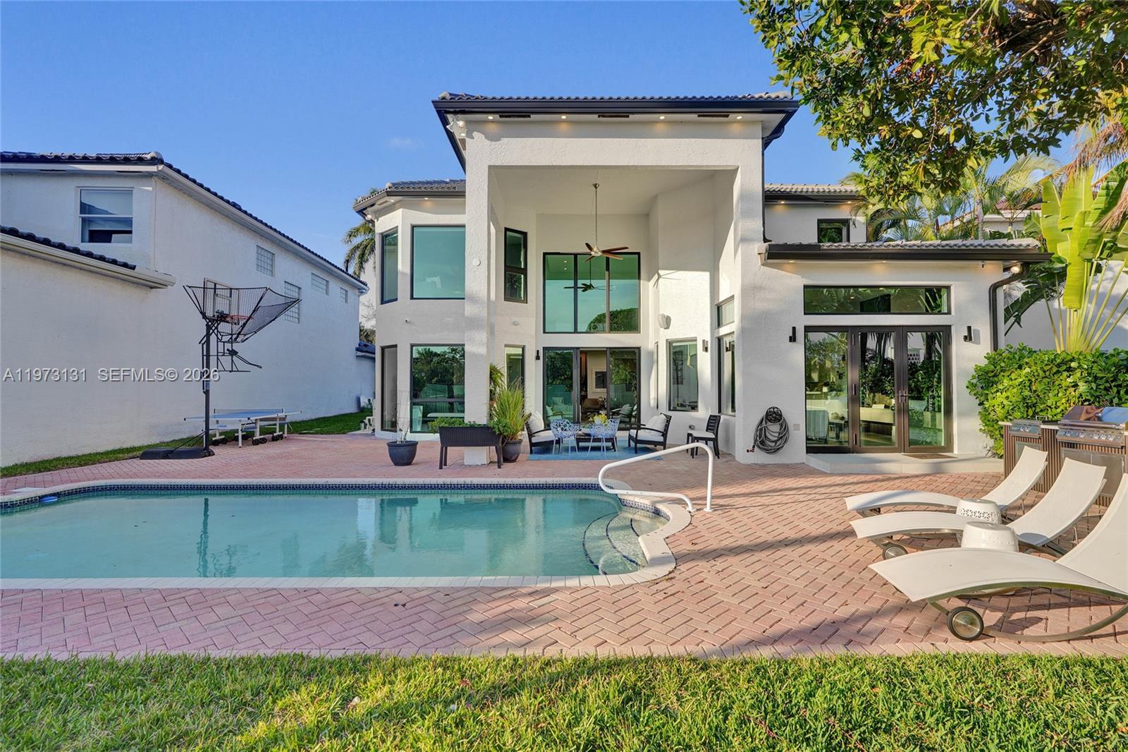 PRESIDENTIAL ESTATES REPL - Residential