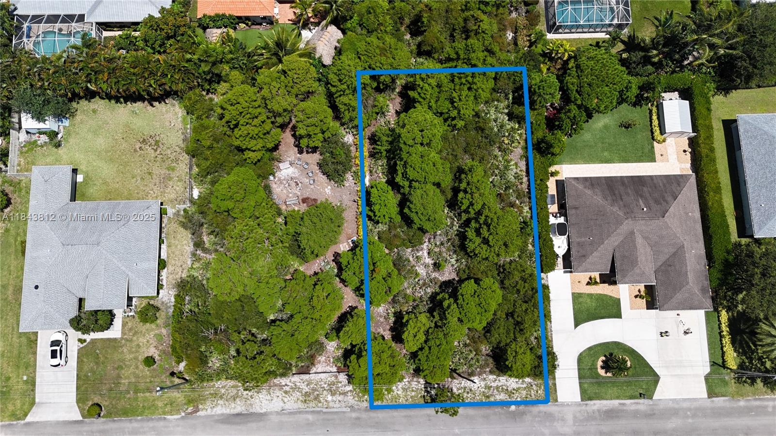 10861 SE Harken Terrace, Jupiter, FL, 33469/$375,000 2 10861 SE Harken Terrace