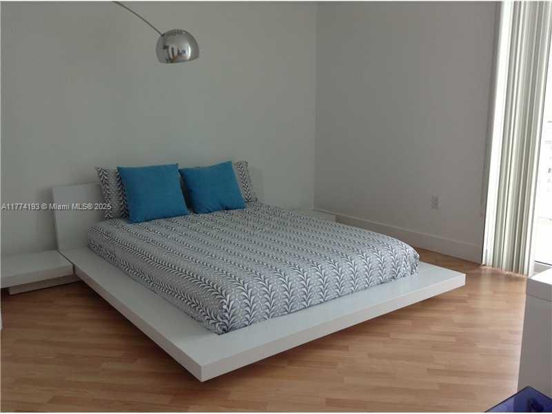 350 NE 24th St 1108