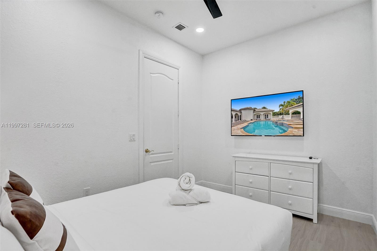 PINE MEADOW ESTATES - Residential Lease