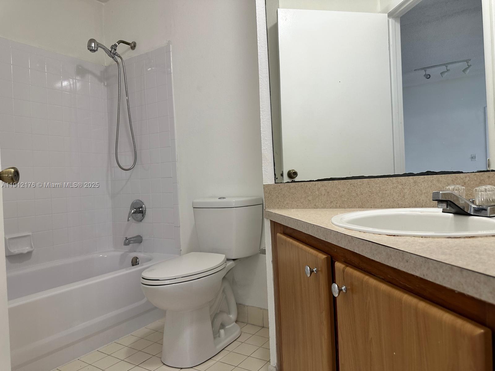 MARINA OAKS CONDO - Residential Lease