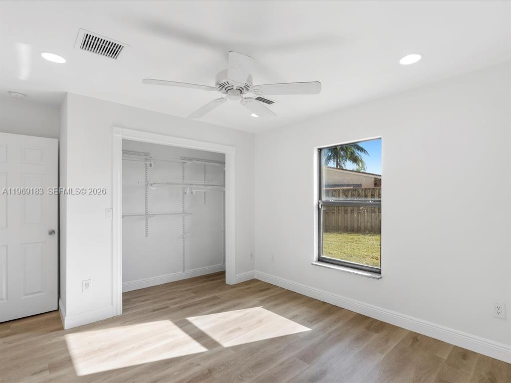 CORAL MANOR FIRST ADD - Residential Lease