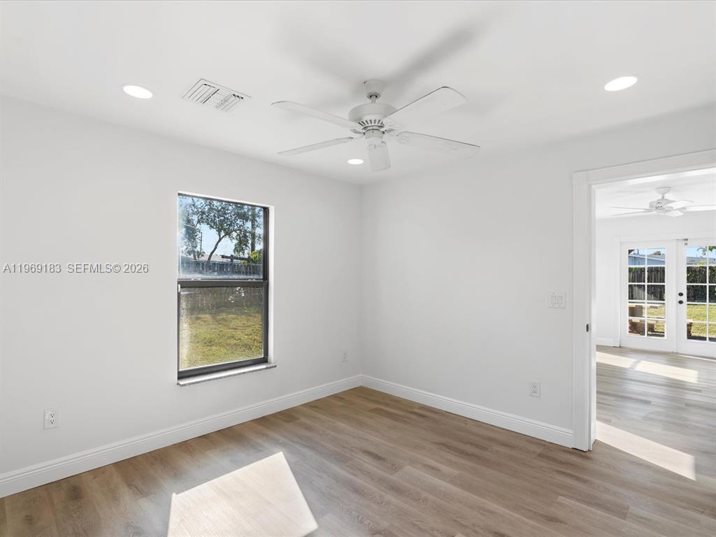 CORAL MANOR FIRST ADD - Residential Lease