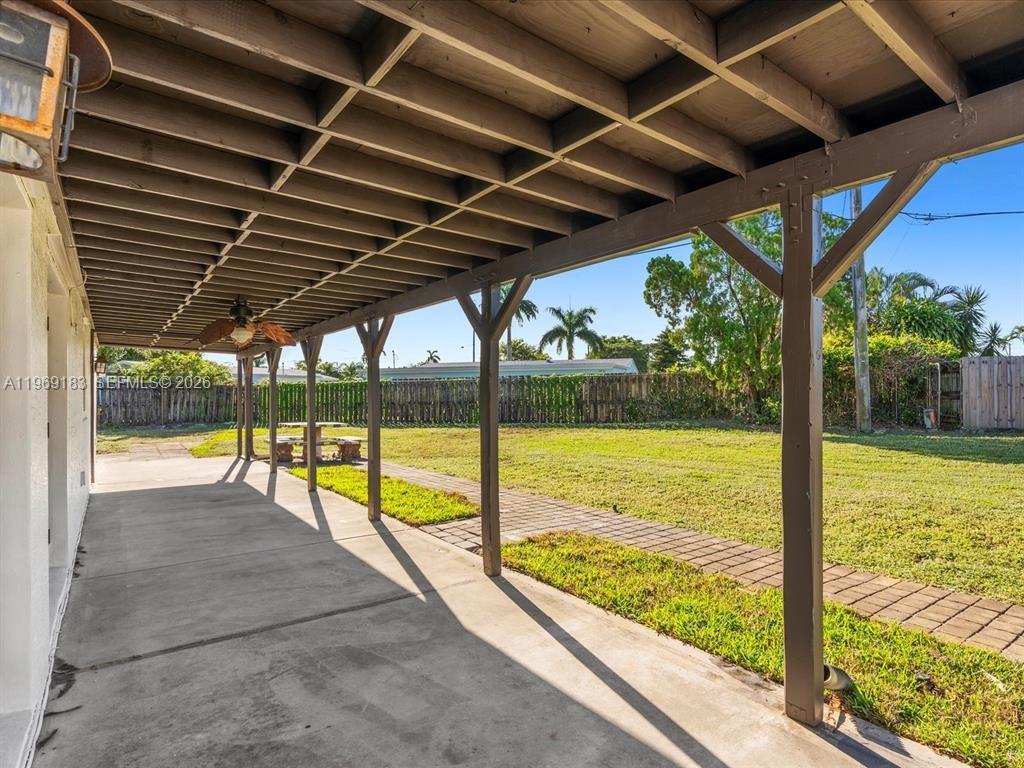 CORAL MANOR FIRST ADD - Residential Lease