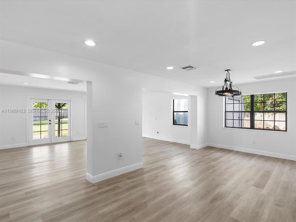 CORAL MANOR FIRST ADD - Residential Lease