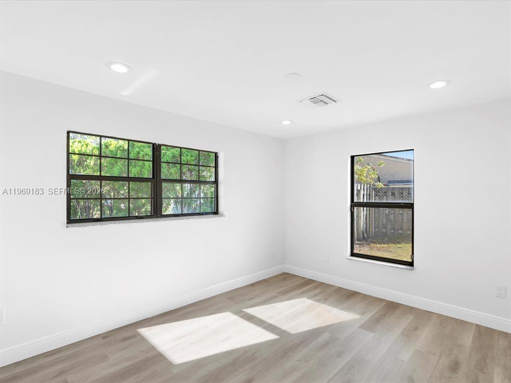 CORAL MANOR FIRST ADD - Residential Lease