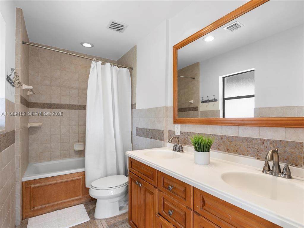 CORAL MANOR FIRST ADD - Residential Lease