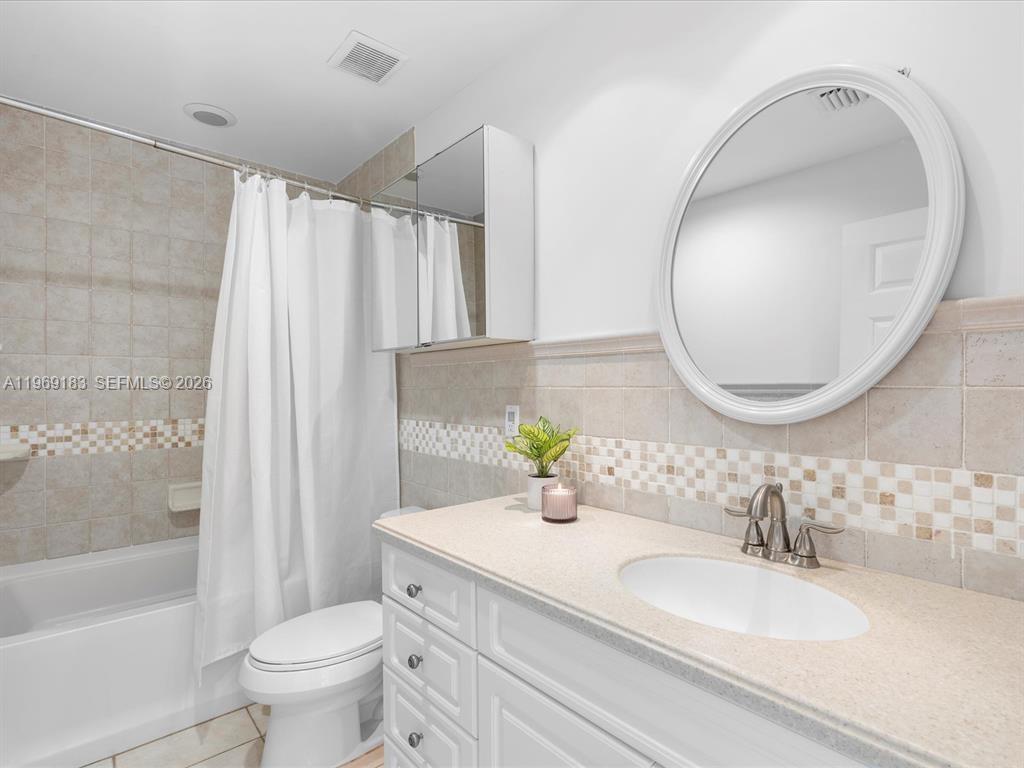 CORAL MANOR FIRST ADD - Residential Lease