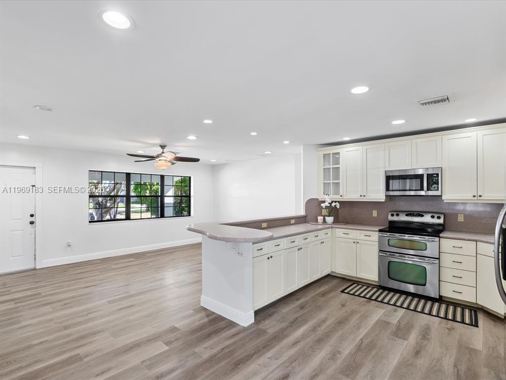 CORAL MANOR FIRST ADD - Residential Lease