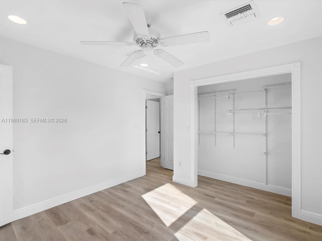 CORAL MANOR FIRST ADD - Residential Lease