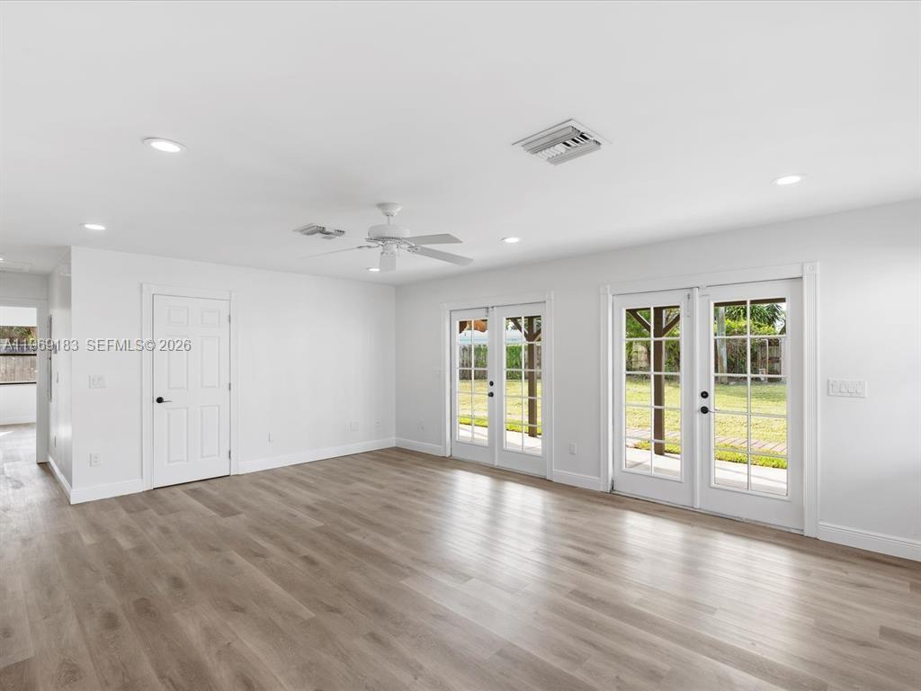 CORAL MANOR FIRST ADD - Residential Lease