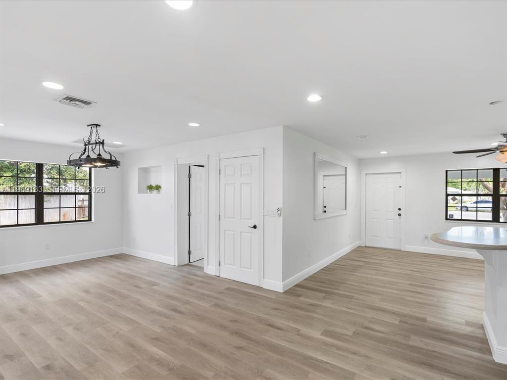 CORAL MANOR FIRST ADD - Residential Lease