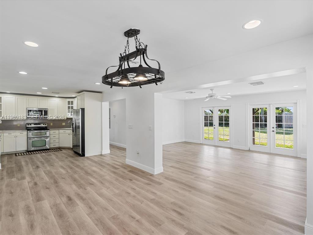 CORAL MANOR FIRST ADD - Residential Lease