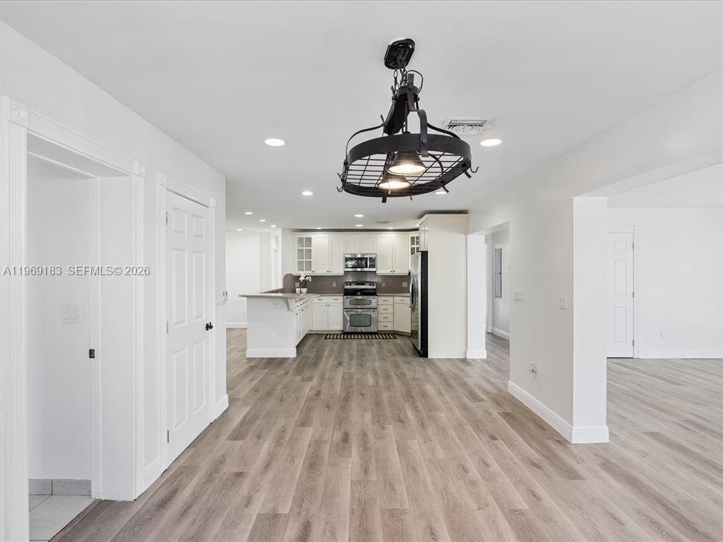 CORAL MANOR FIRST ADD - Residential Lease