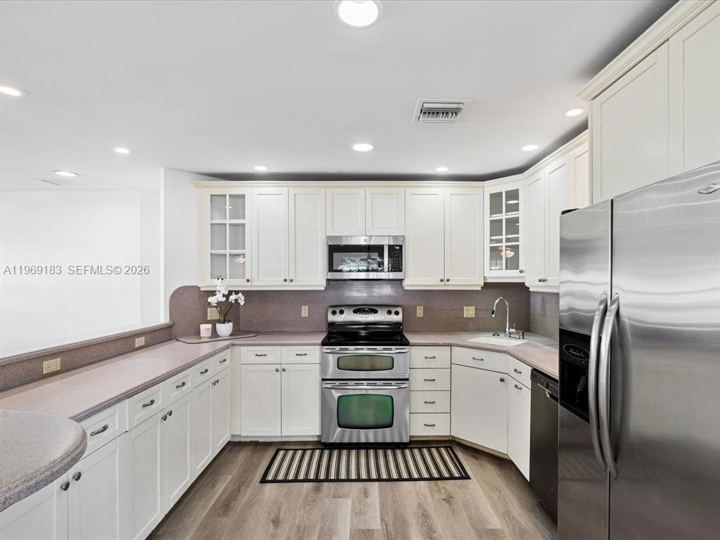 CORAL MANOR FIRST ADD - Residential Lease