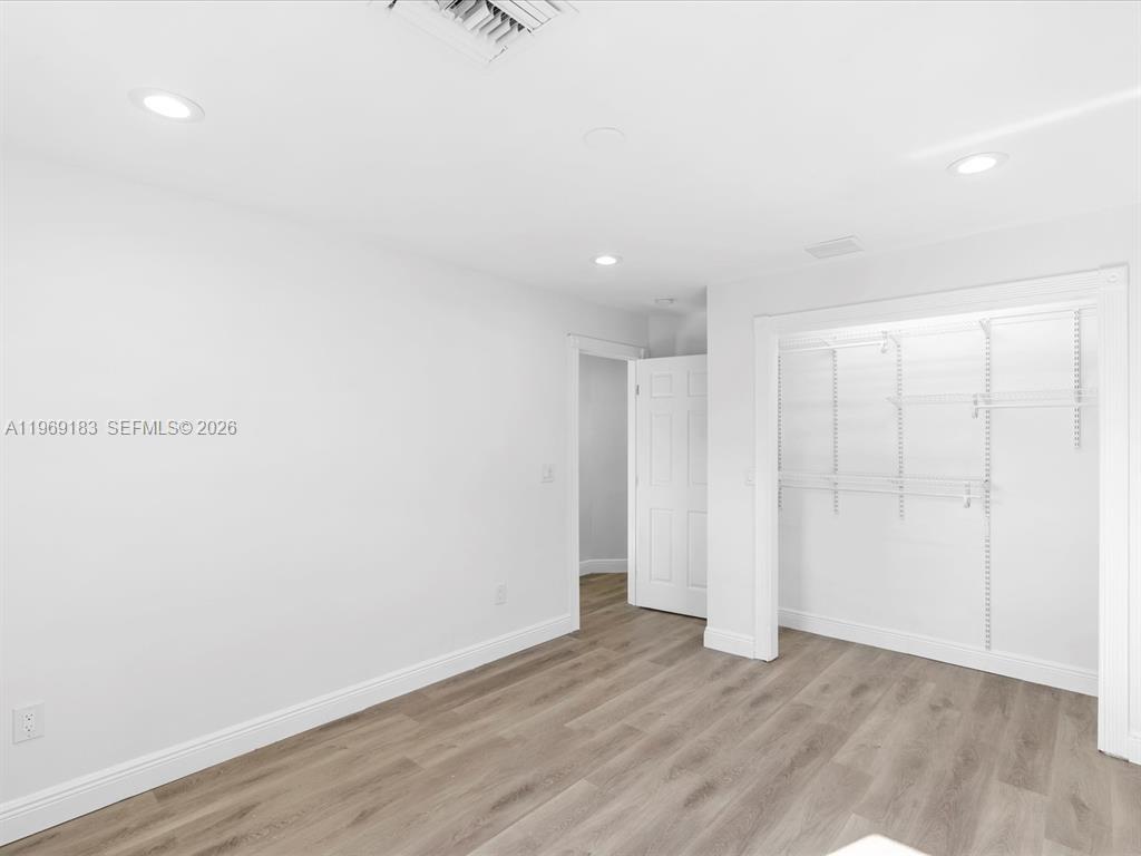 CORAL MANOR FIRST ADD - Residential Lease