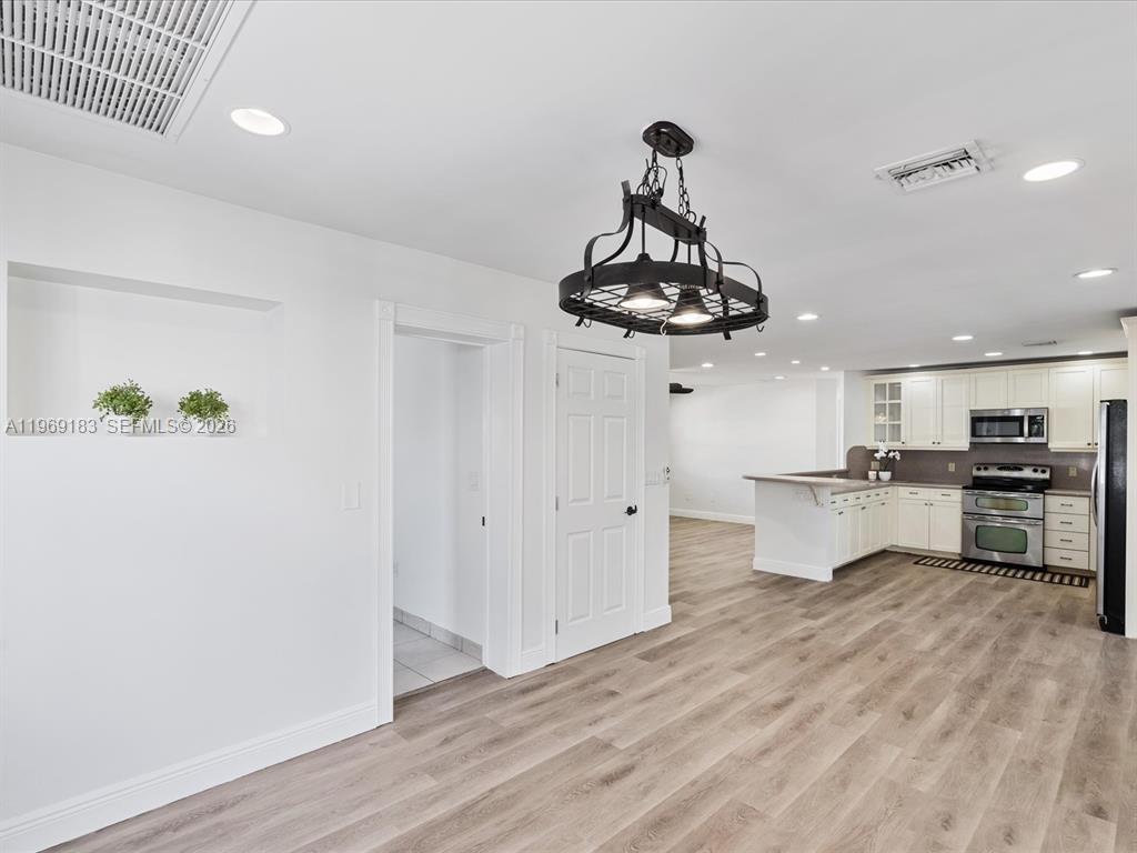 CORAL MANOR FIRST ADD - Residential Lease