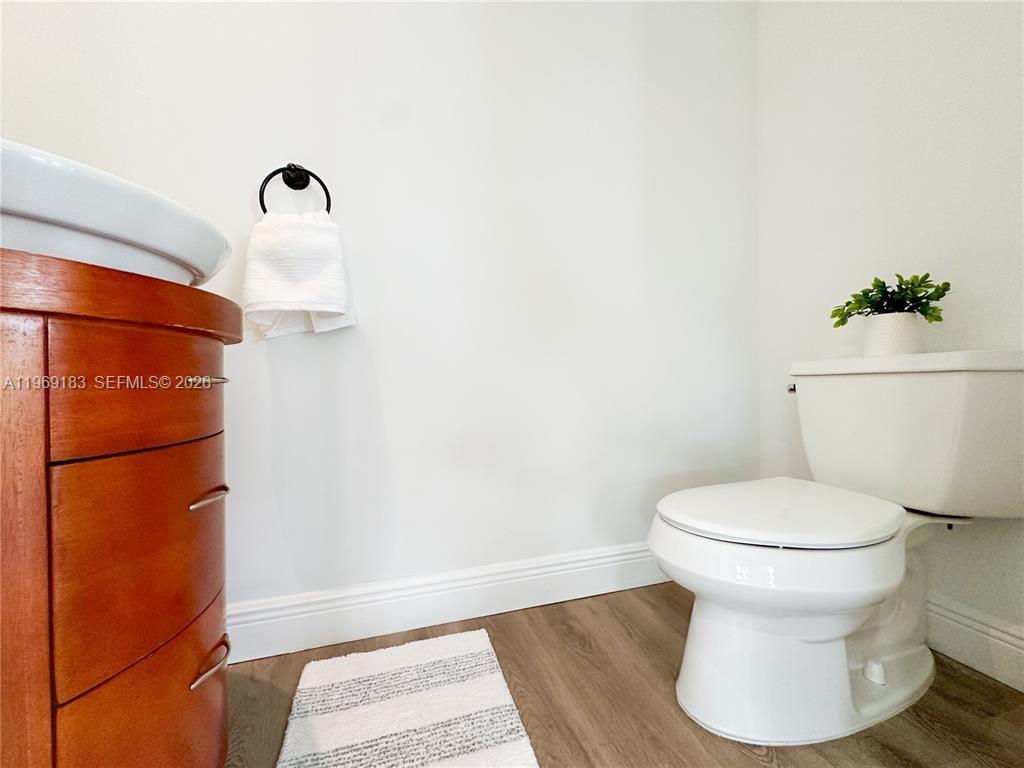 CORAL MANOR FIRST ADD - Residential Lease