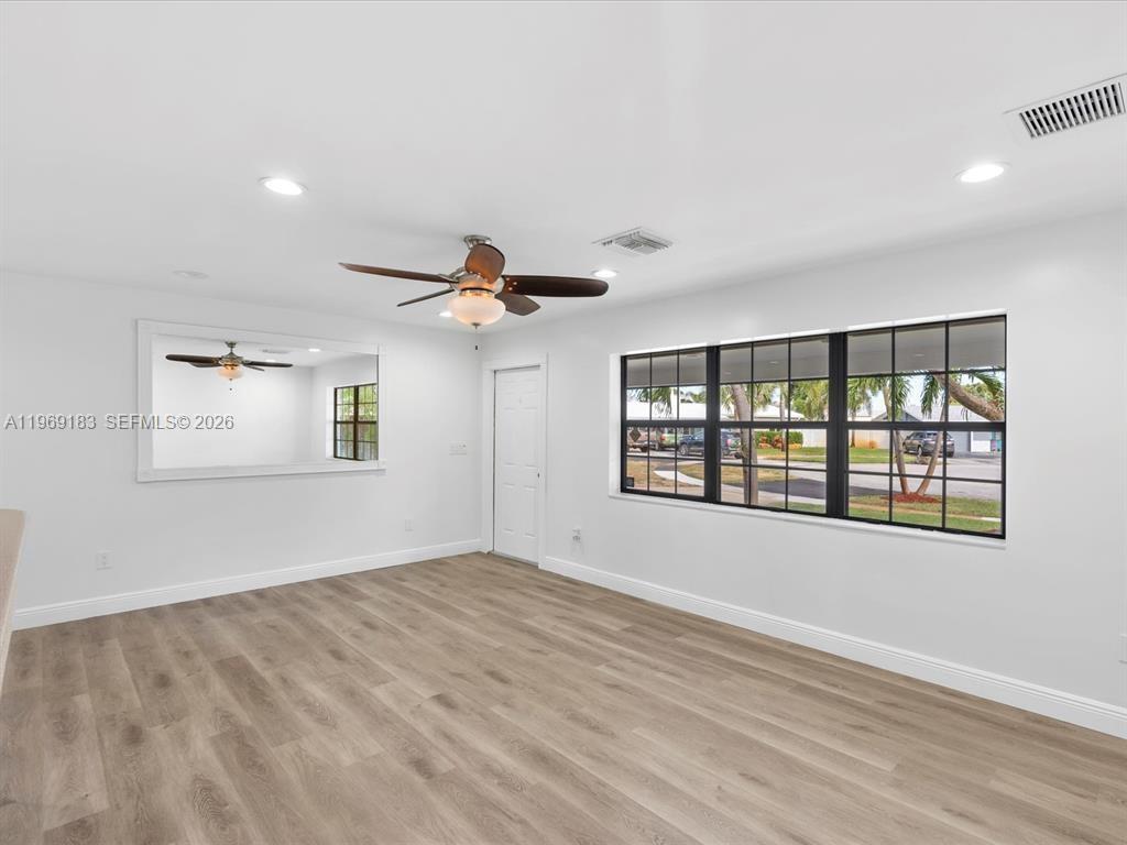 CORAL MANOR FIRST ADD - Residential Lease