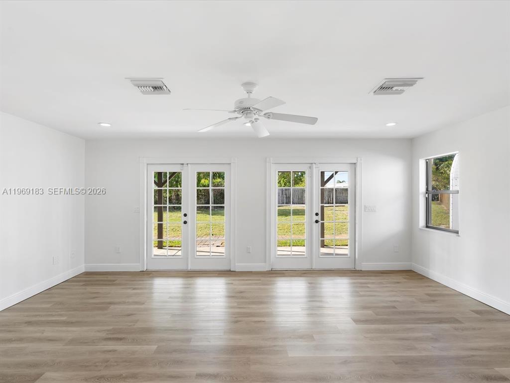 CORAL MANOR FIRST ADD - Residential Lease