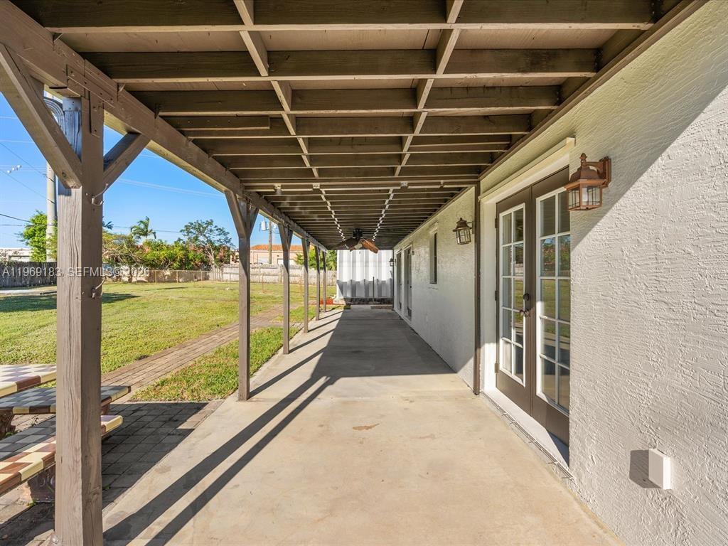 CORAL MANOR FIRST ADD - Residential Lease