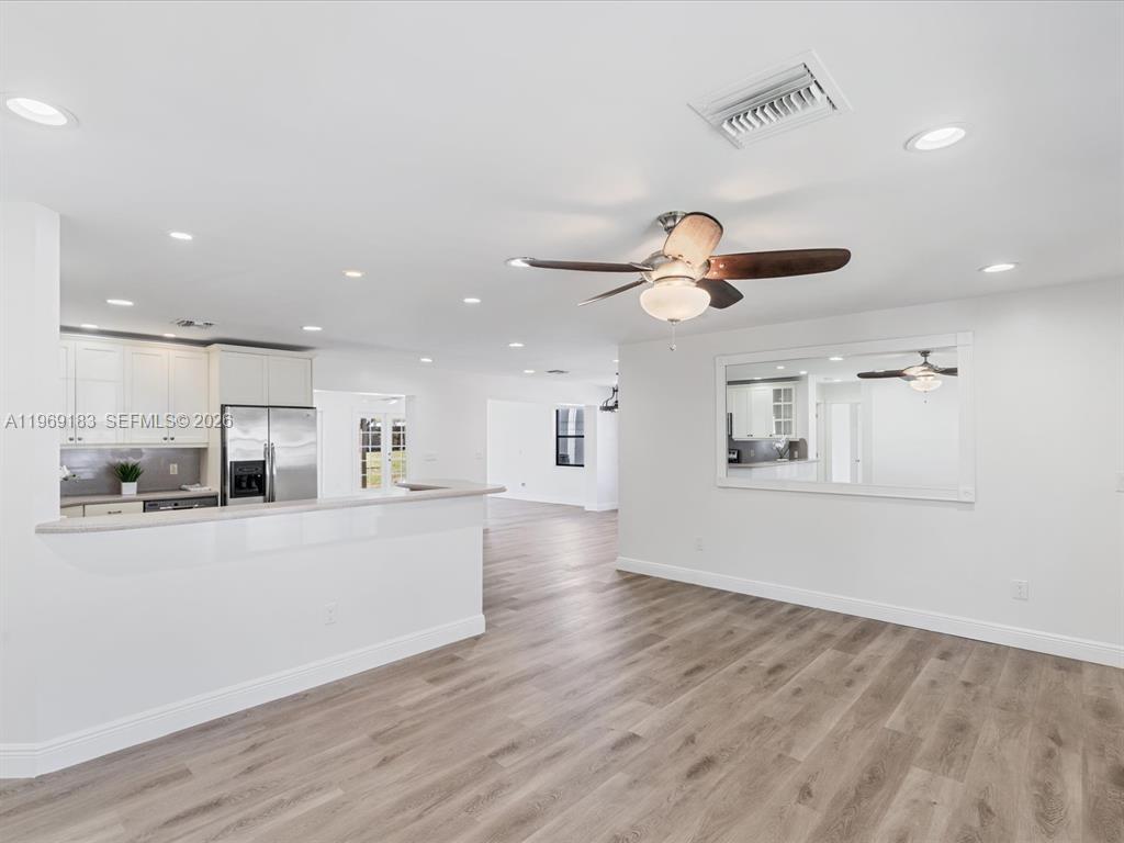 CORAL MANOR FIRST ADD - Residential Lease