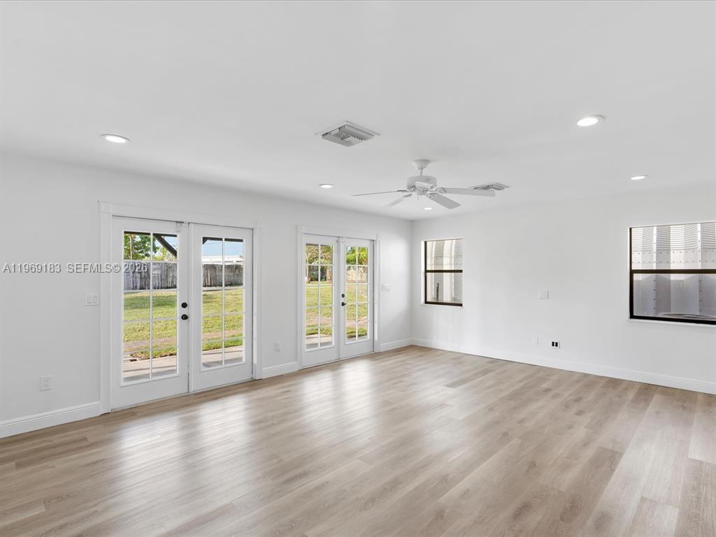 CORAL MANOR FIRST ADD - Residential Lease