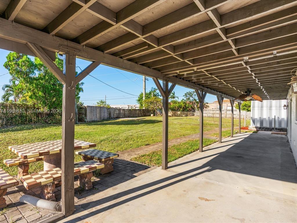 CORAL MANOR FIRST ADD - Residential Lease