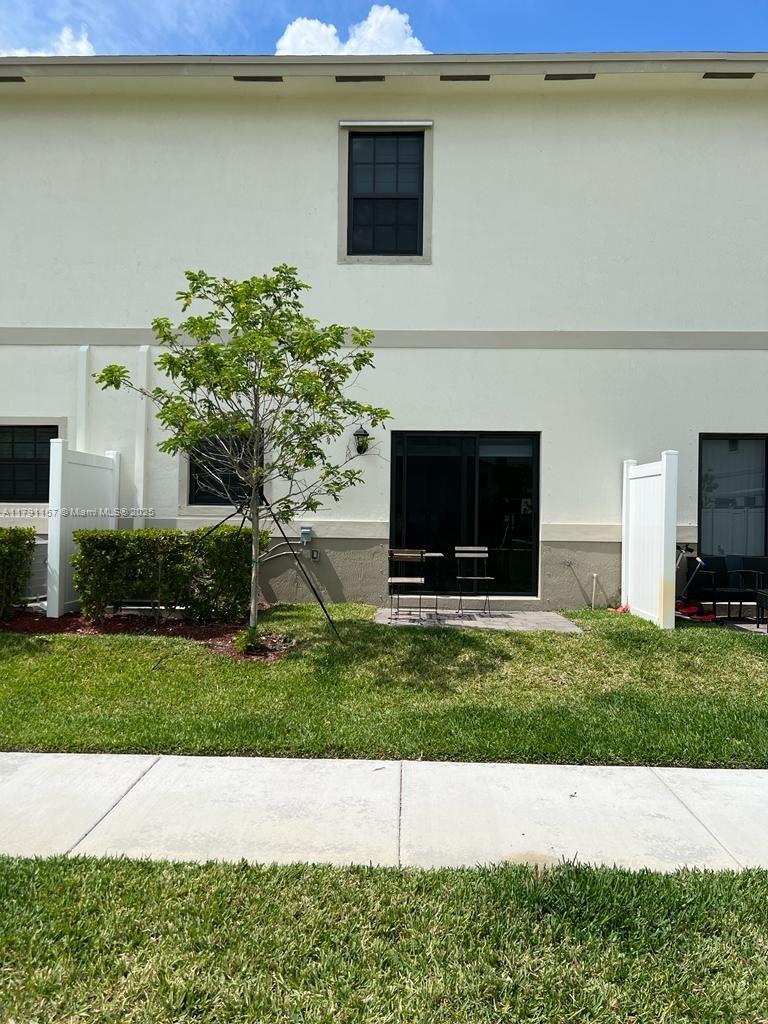 757 SW 11th St
