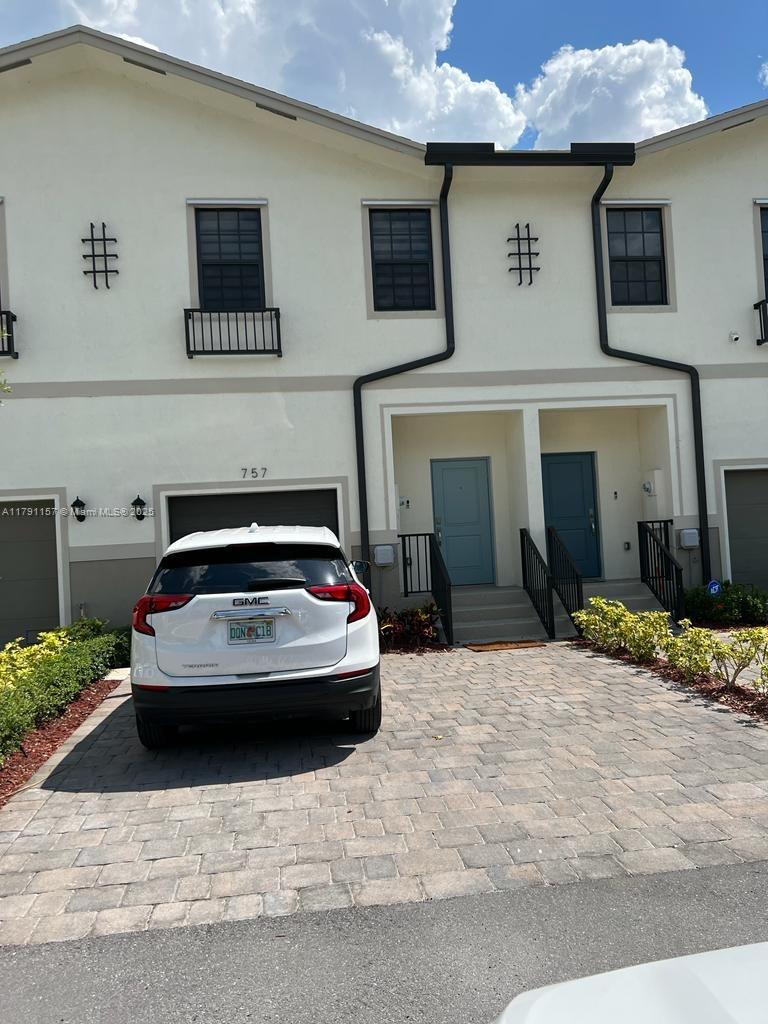 757 SW 11th St
