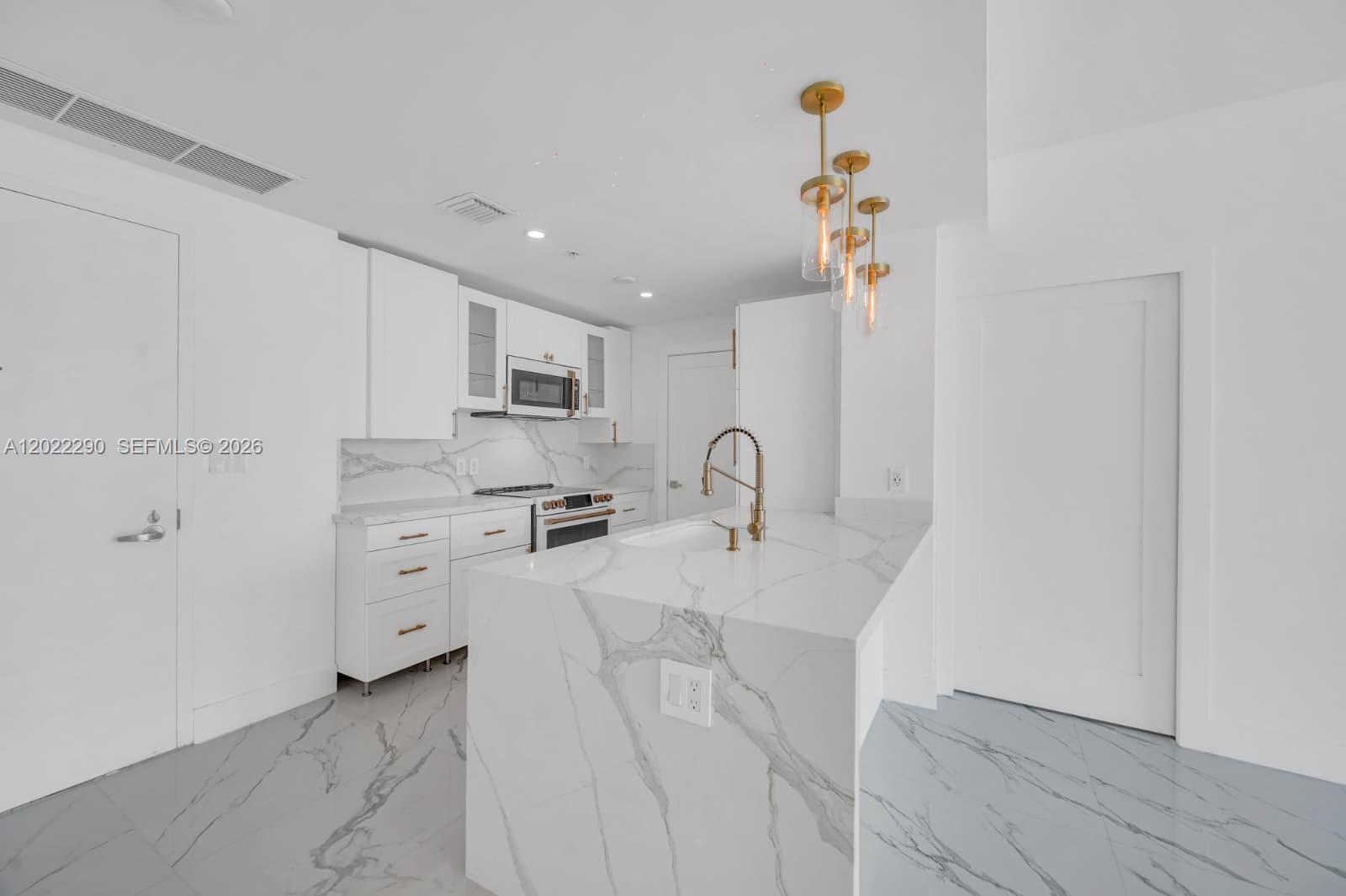1900 N Bayshore Dr 3716