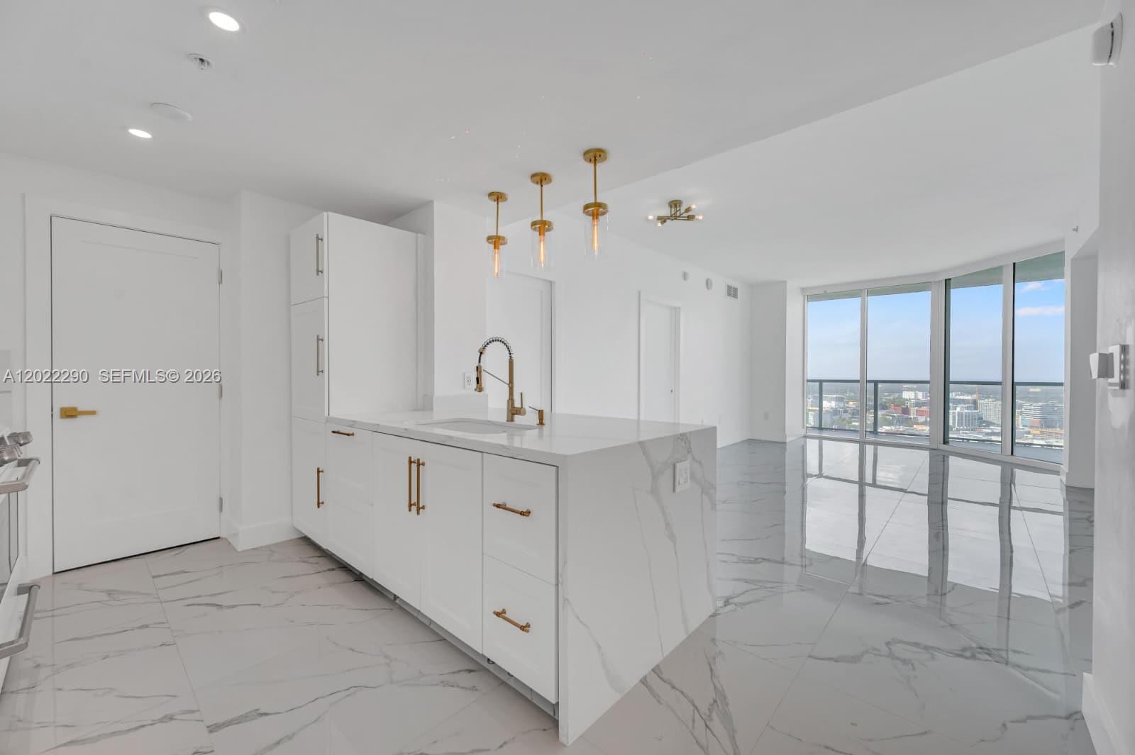 1900 N Bayshore Dr 3716