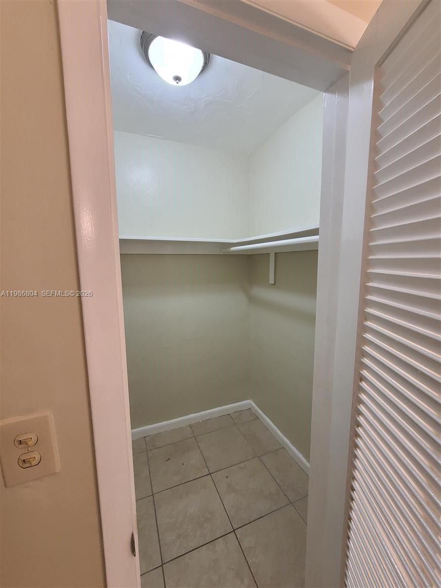 PALM SPRINGS GARDENS BLDG - Residential Lease