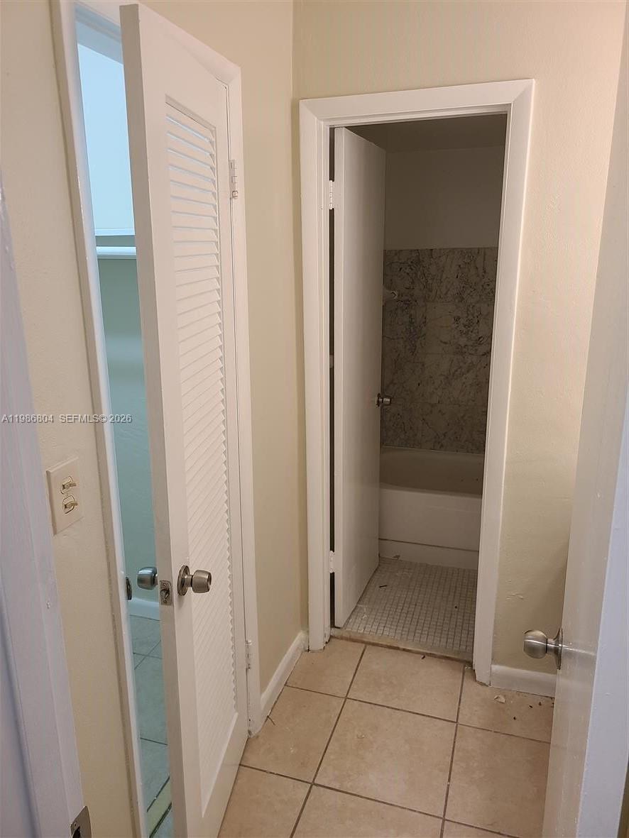 PALM SPRINGS GARDENS BLDG - Residential Lease