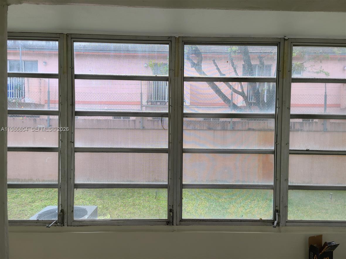 PALM SPRINGS GARDENS BLDG - Residential Lease