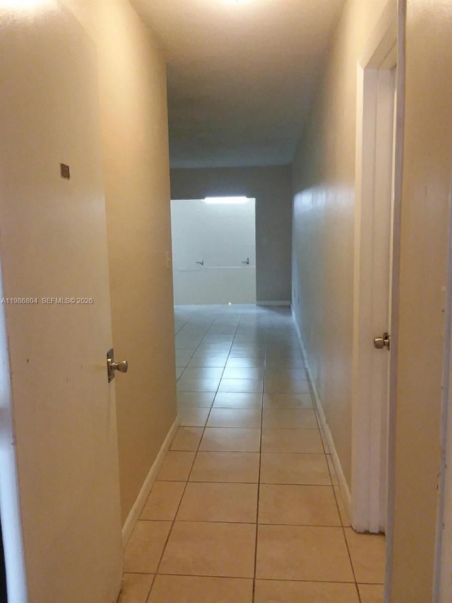PALM SPRINGS GARDENS BLDG - Residential Lease