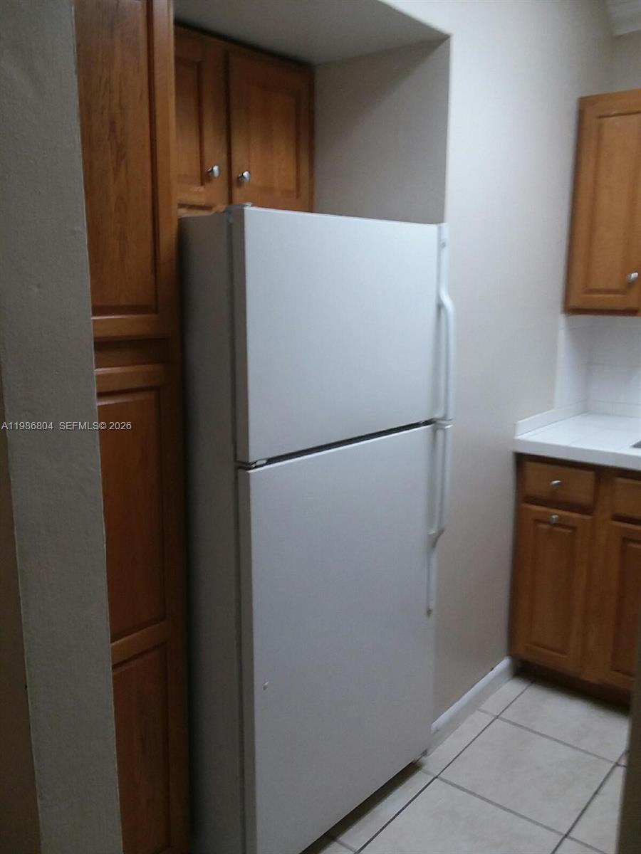 PALM SPRINGS GARDENS BLDG - Residential Lease