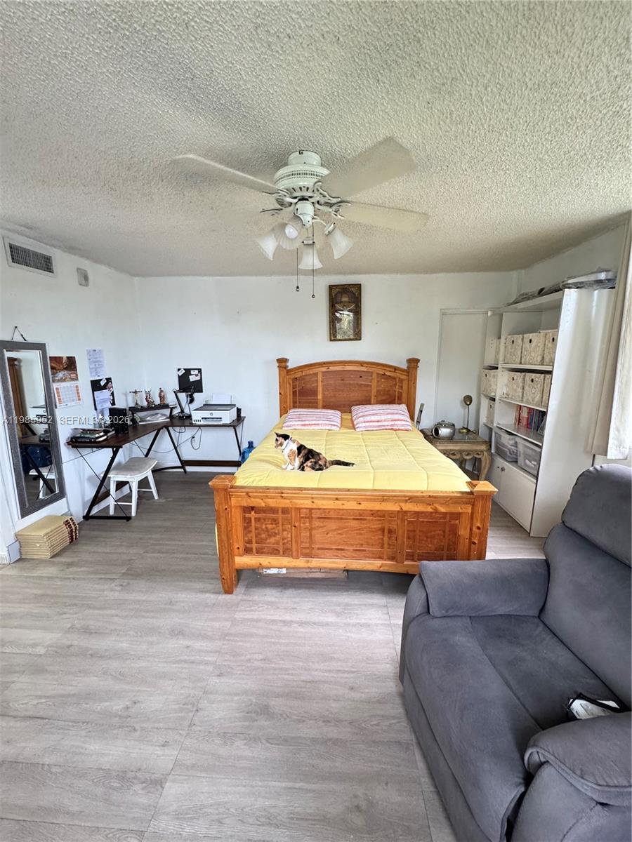 SOVEREIGNS CONDO - Residential