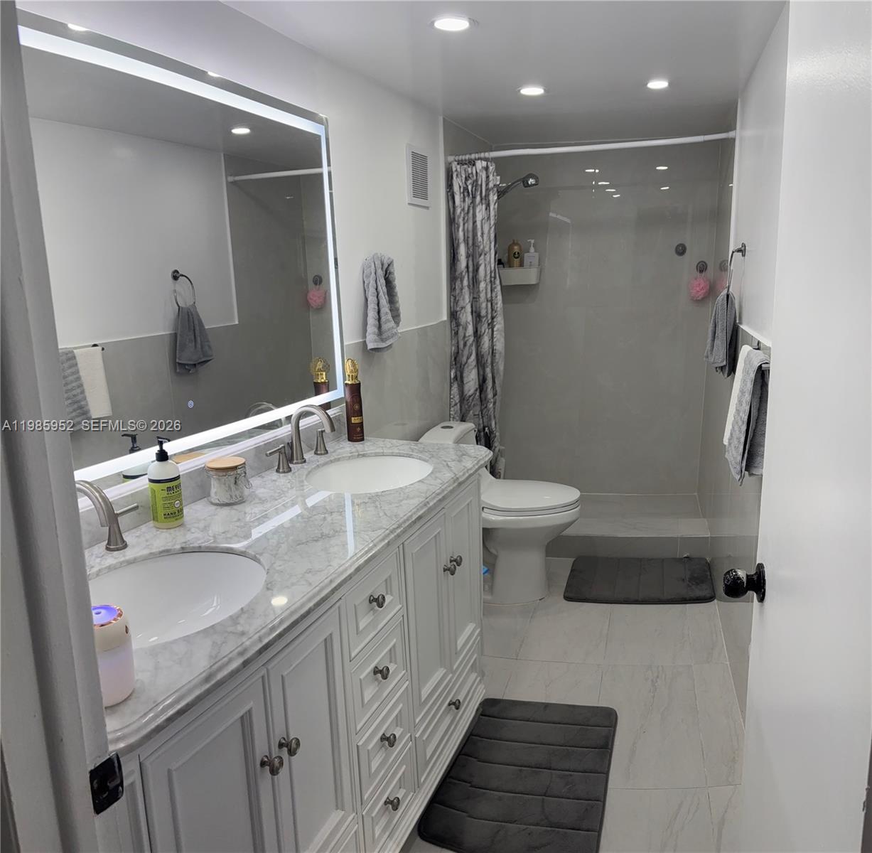 SOVEREIGNS CONDO - Residential