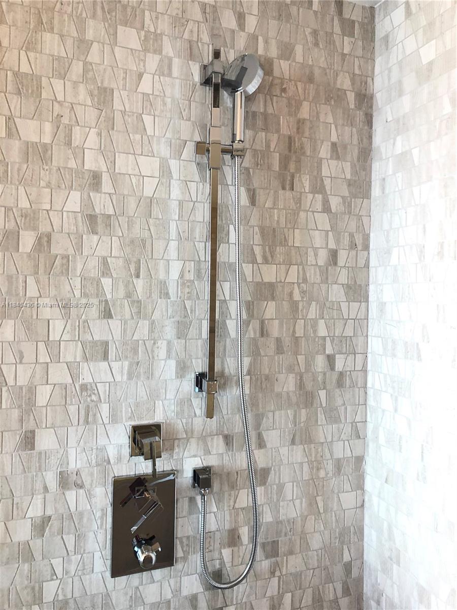 RISE CONDO - Residential