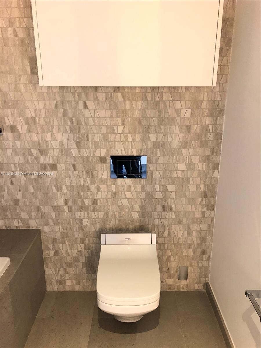 RISE CONDO - Residential