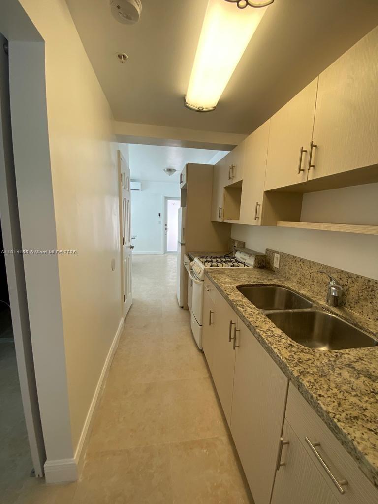 220 Collins Ave 1A